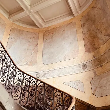 Escalier D'or Conciergeriedamecarcas Carcassonne
