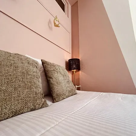 Escalier D'or Conciergeriedamecarcas Apartment